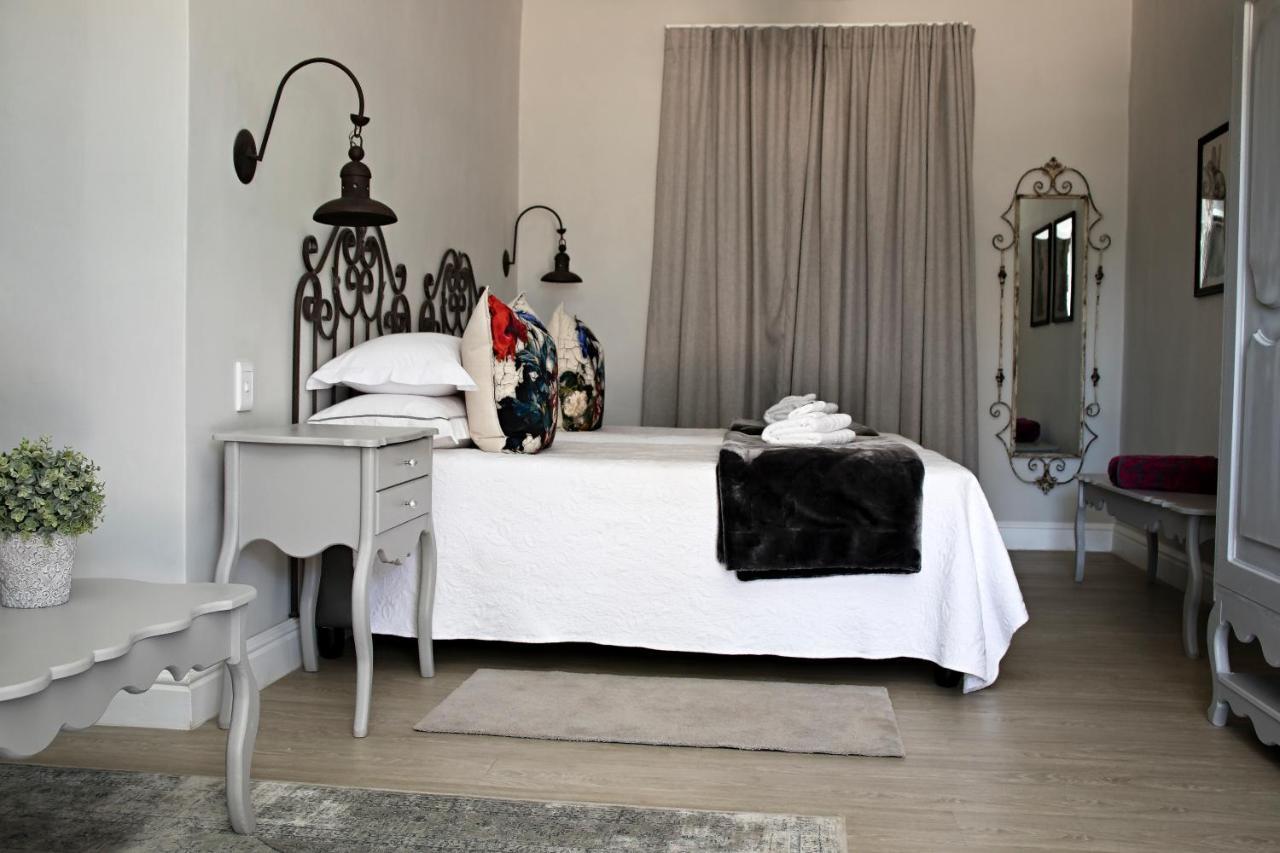 French Karoo Guesthouse Бофорт-Уэст Экстерьер фото