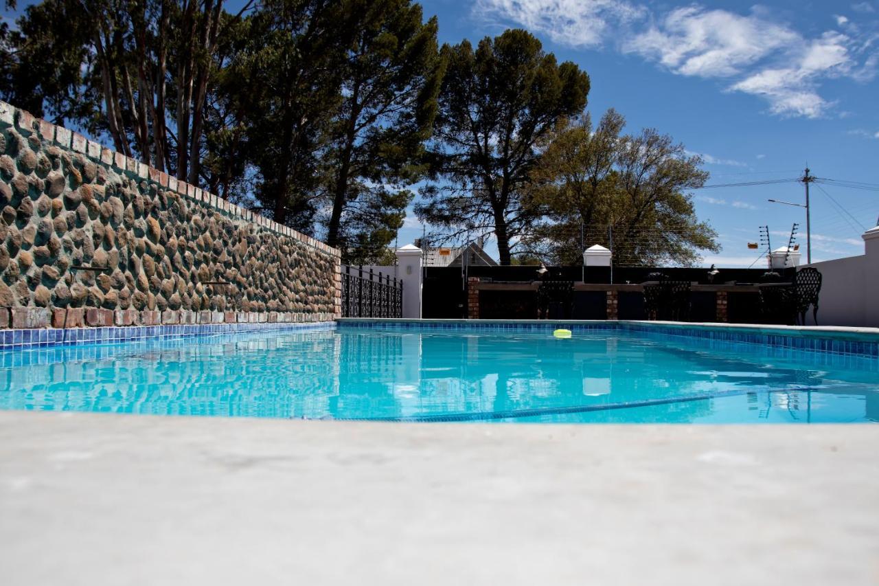 French Karoo Guesthouse Бофорт-Уэст Экстерьер фото